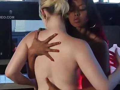Ha preso la giovane tra le amatoriale porno italiani braccia
