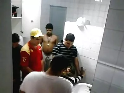 La bella ginnasta Maria video hard casalinghi gratis è stata dotata di un grosso cazzo e si è rifinita la faccia