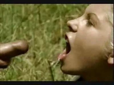 Lo amatorial hard diede alla bocca della donna ed eiaculò