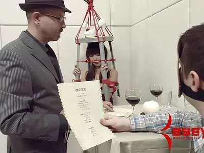 Scopata su un video hard amatoriali italiani divano rosso