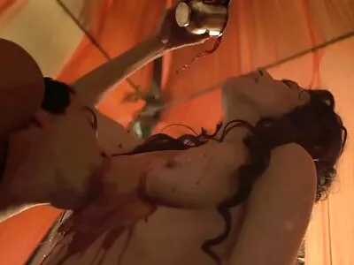 Donna video porno amatoriale gratuito che si svuota con gli occhi