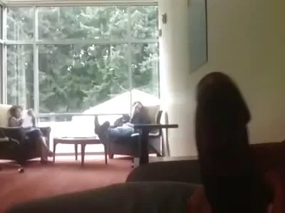 Mette la sua ragazza amatoriali video hard su una figa stretta